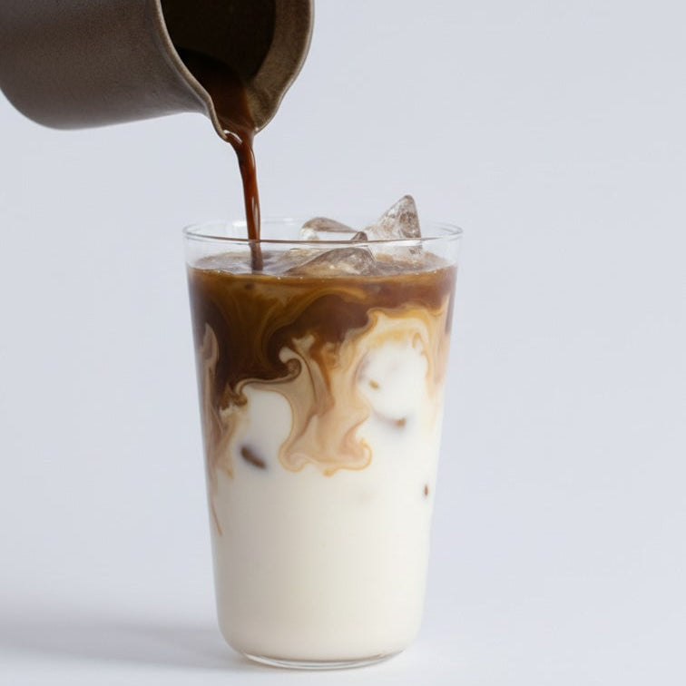 iced hojicha latte